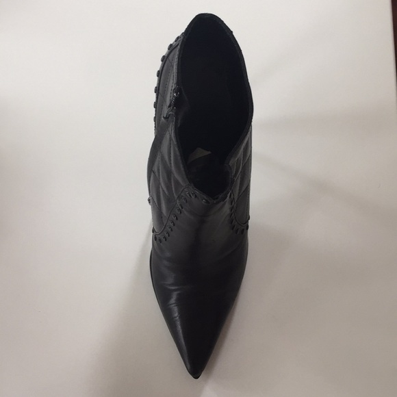 Burberry London quilted and studded ankle boots. - Picture 2 of 7